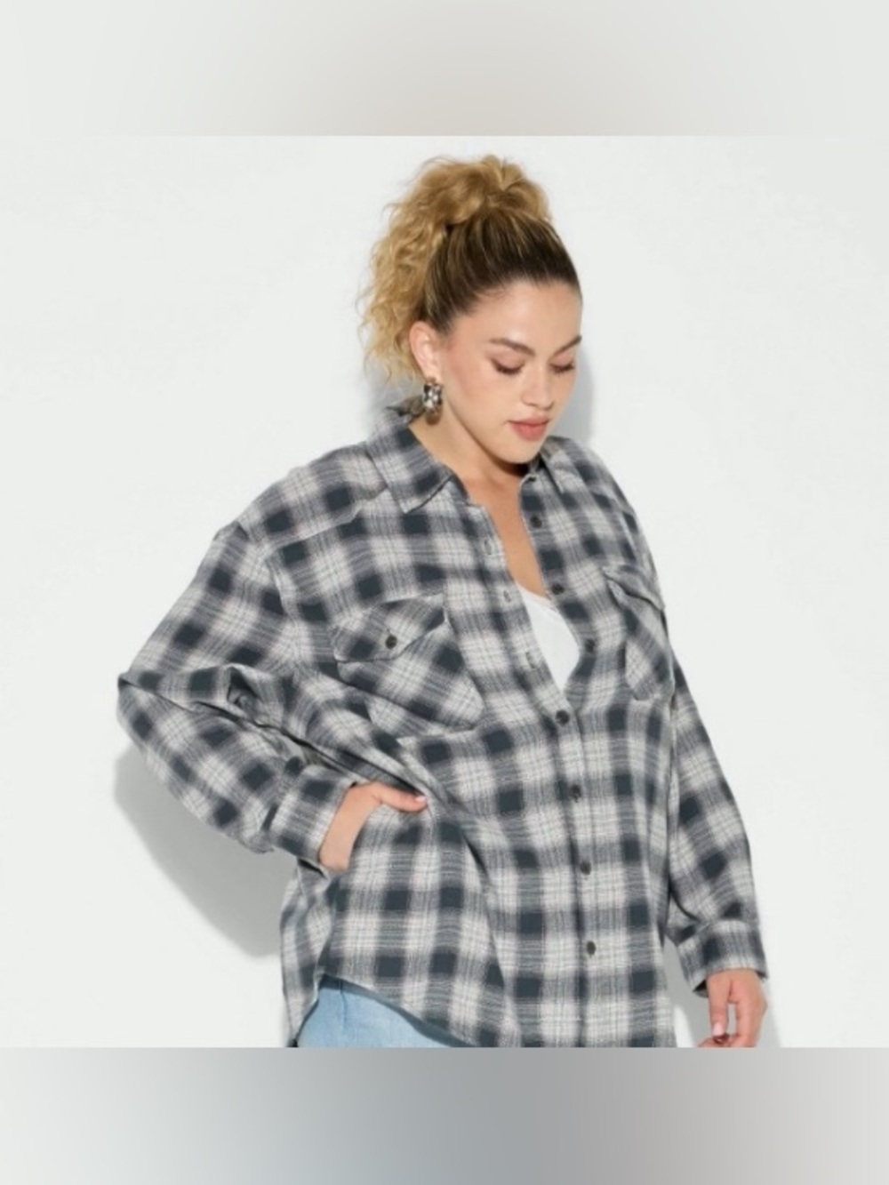 NWT- Medium wild fable performance
Soft cotton classic button-down flannel
